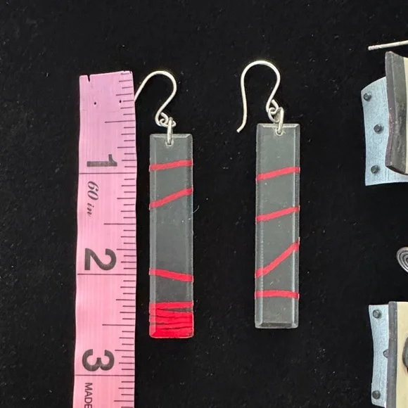 Bundle of 2 Lightweight Artisan Earrings Red/Black - Picture 2 of 4